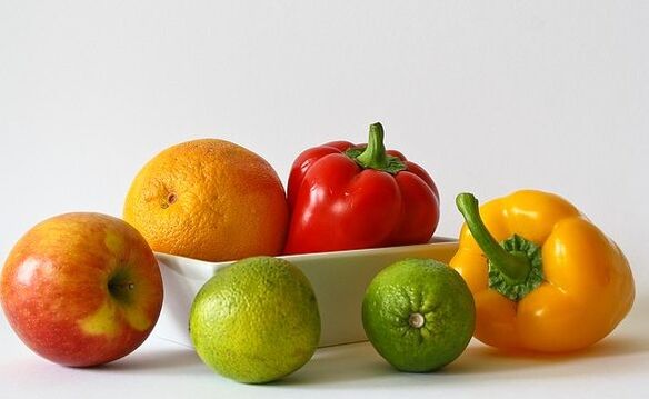 Elma, turuncu, biber ve limes